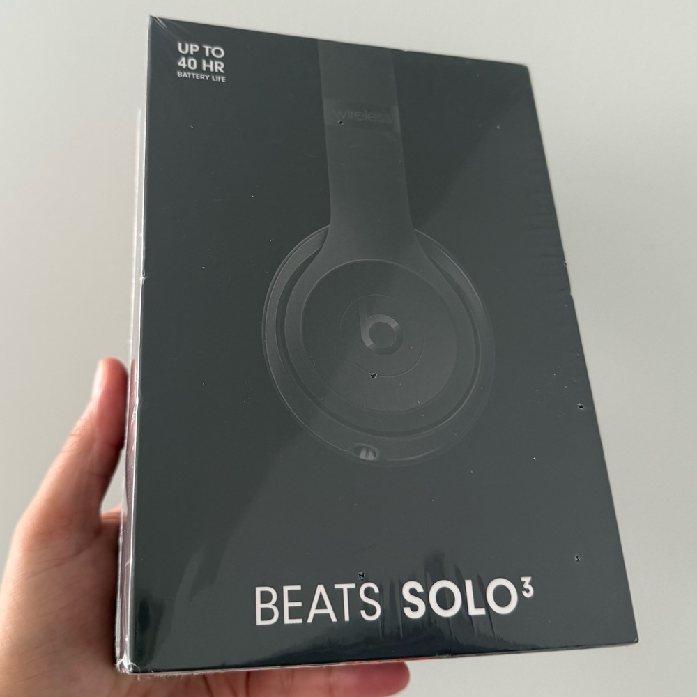 NWT Beats Solo3 Wireless Headphones - Black